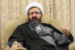 وظیفه مسلمانان و نظام اسلامی مقابله با بهائیت است