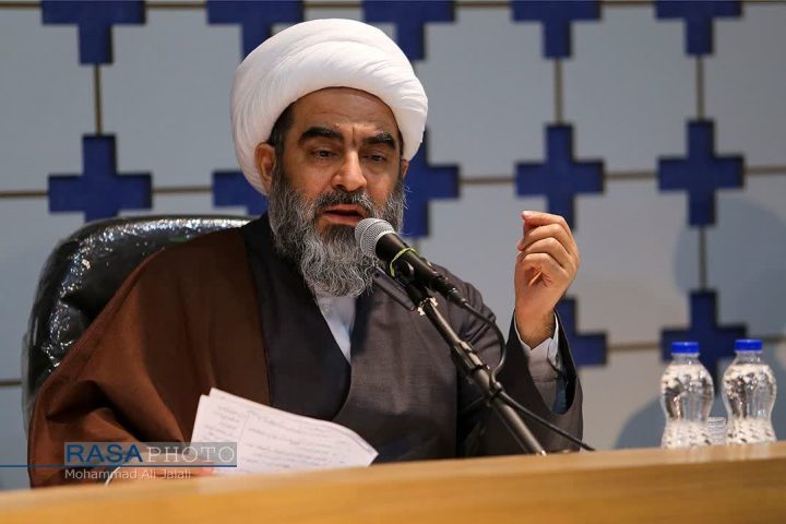 حق شهروندی قائل شدن برای فرق ضاله، انحراف از فقه است