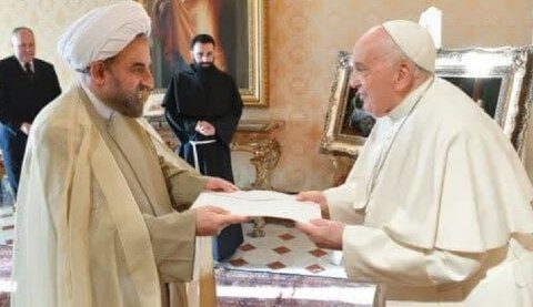 سفیر جدید جمهوری اسلامی ایران در واتیکان استوارنامه خود را به پاپ فرانسیس داد