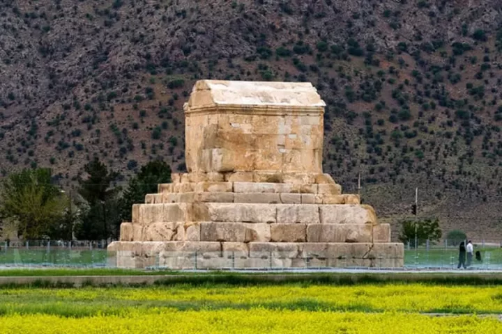 آیا کوروش می‌تواند عامل اتحاد ایرانیان باشد؟