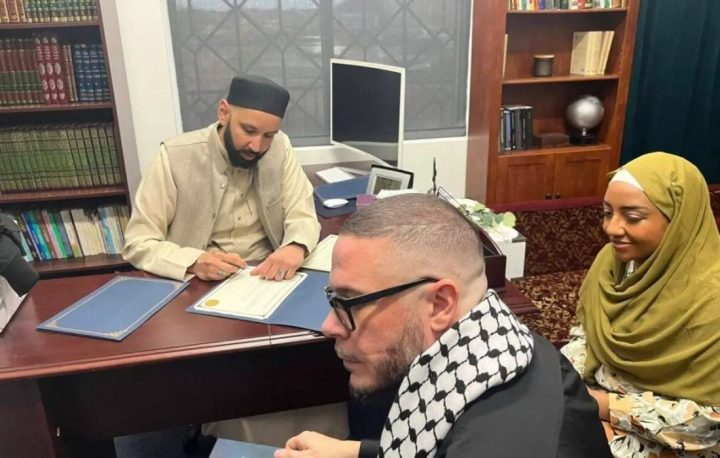 مسلمان شدن فعال مشهور آمریکایی و همسرش در اولین روز ماه رمضان