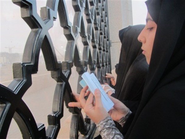 مشروعیت یا حرمت زیارت قبور برای زنان