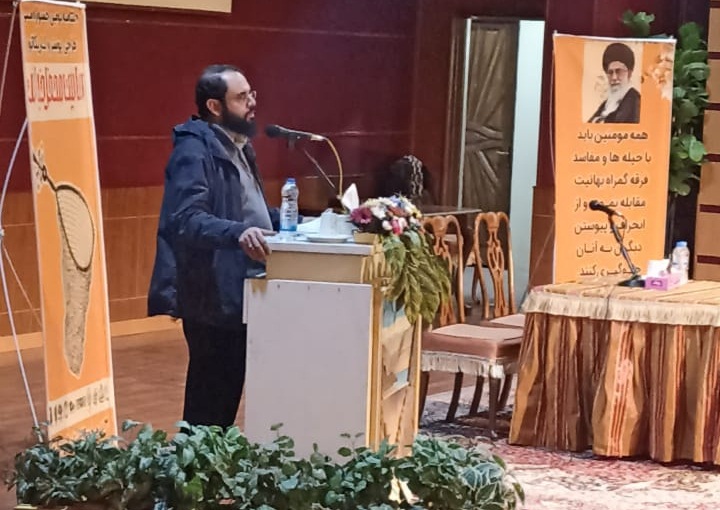 مقدس نما جای خالی هنرمندان تجسمی در مبارزه با انحرافات فکری را پر کرد