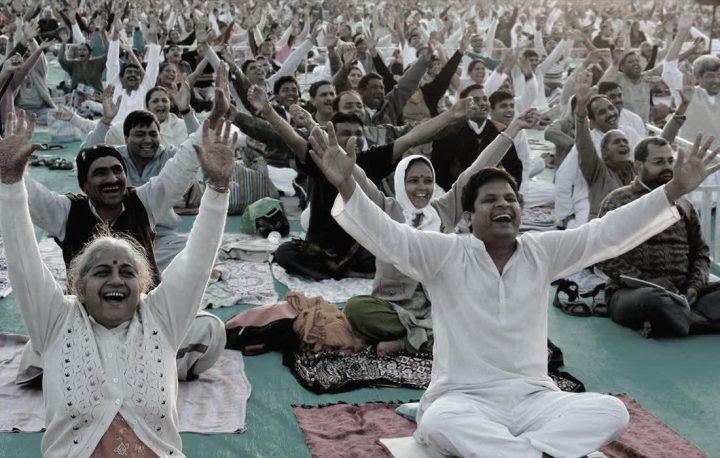 دستور غیر قانونی فرماندار ویژه کرج به اجرای یوگای خنده