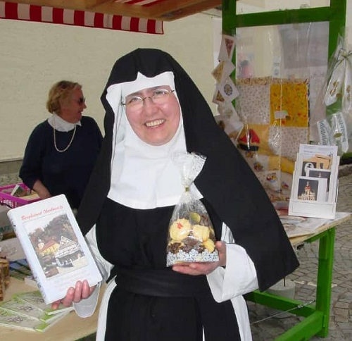 استقبال از فوتبال راهبه ها