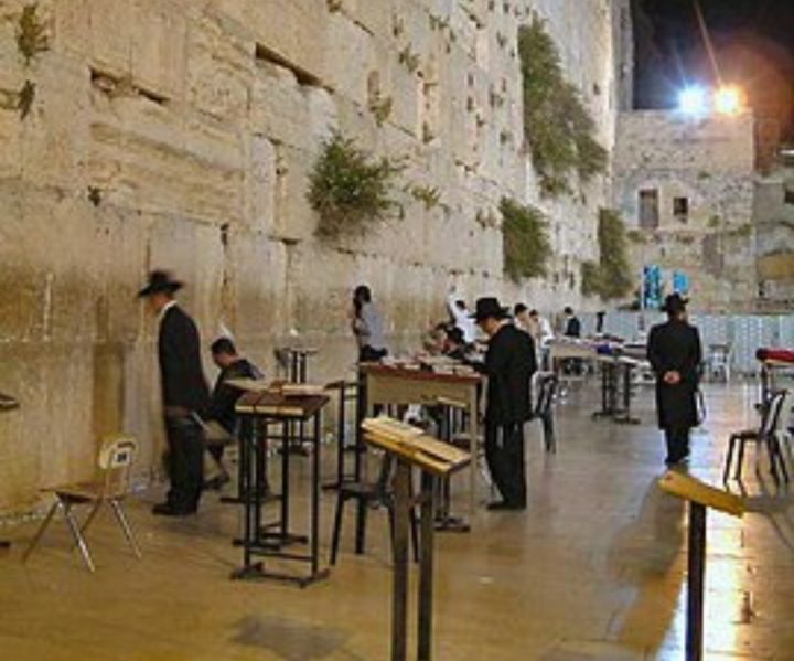 معبد اورشلیم اولین مکان مقدس یهودیان و نماد زیارت در دین یهودیت است