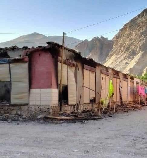 جنگ بلخاب؛ غارت اموال و به آتش کشیدن مغازه های شیعیان هزاره توسط طالبان