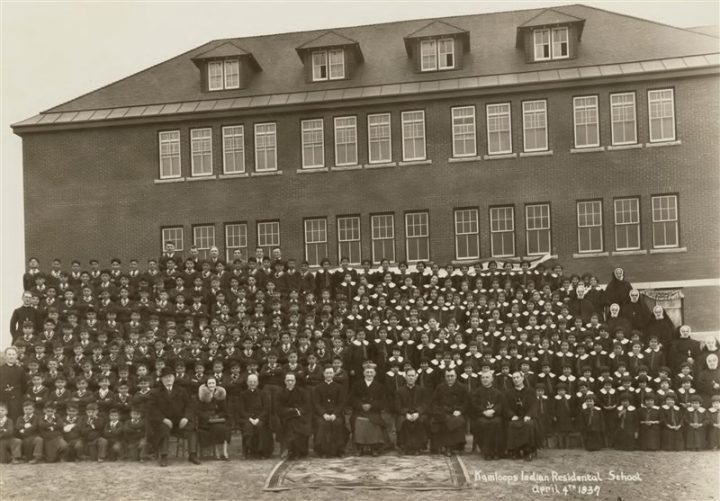 نظریه اکتشاف و نسل کشی بومیان کانادا