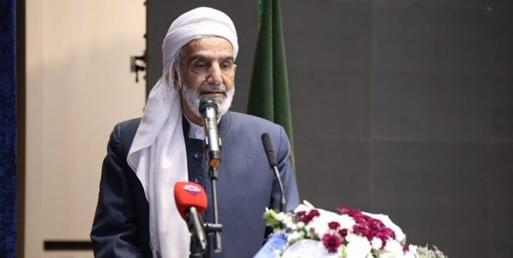 امام جمعه سنندج: آشوب و تخریب اموال عمومی راه اعتراض نیست