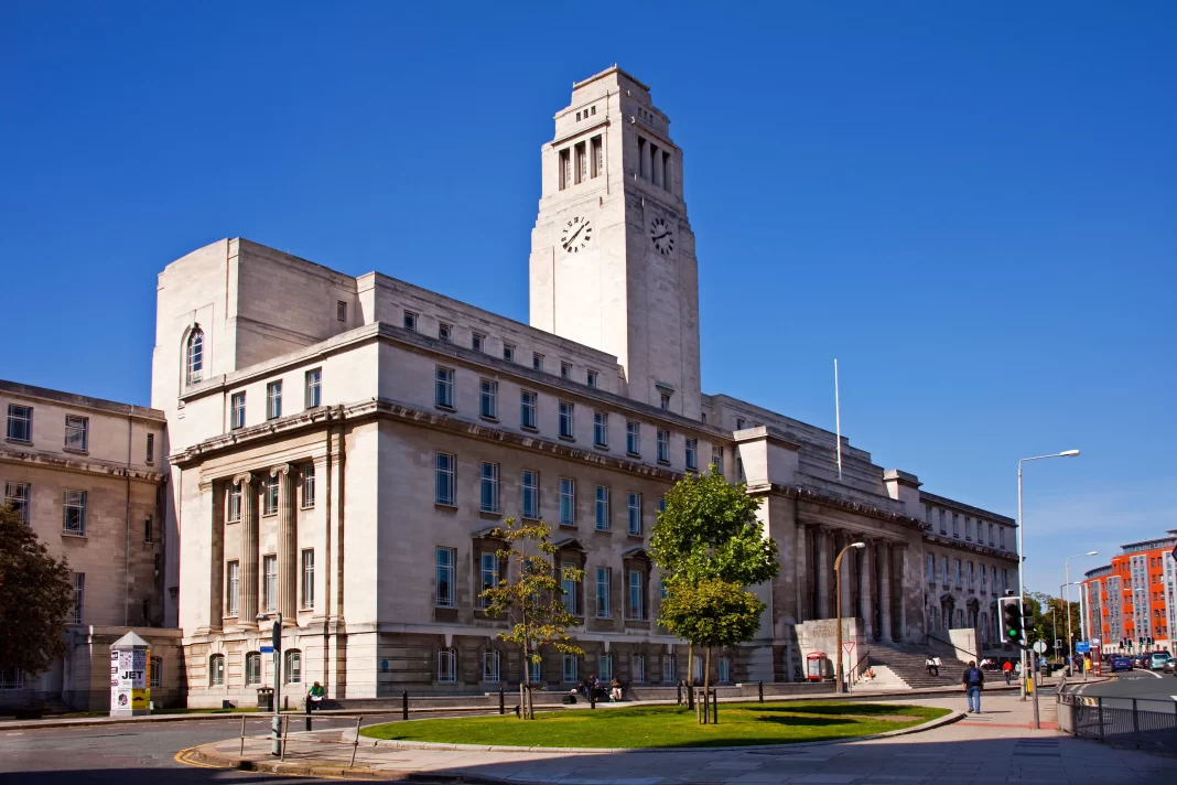 توصیه عجیب یک دانشگاه در انگلیس: از لفظ «پدر» و «مادر» استفاده نکنید