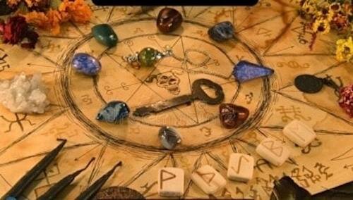 بازار مکاره دعانویس ها/ آیا این افراد واقعاً دعانویس هستند؟