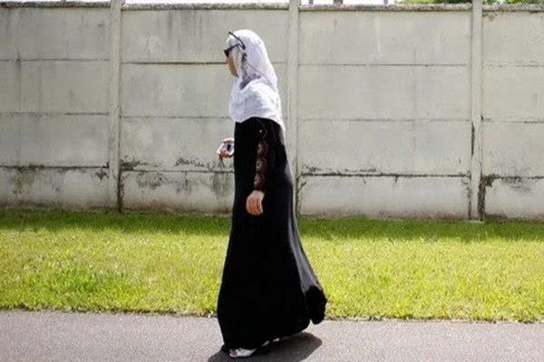 حمایت معلمان یک مدرسه فرانسوی از دانش آموز محجبه