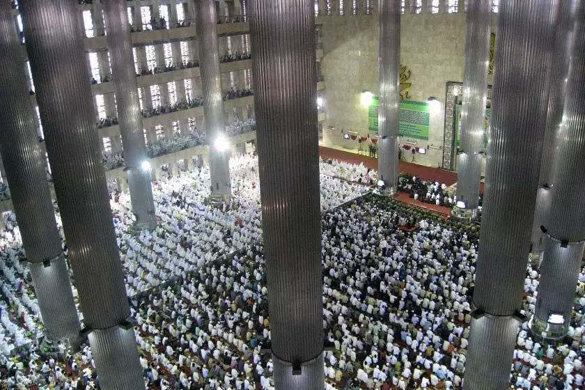 رویارویی ویراست بومی از اسلام در برابر نسخه جهان شمول اسلامی