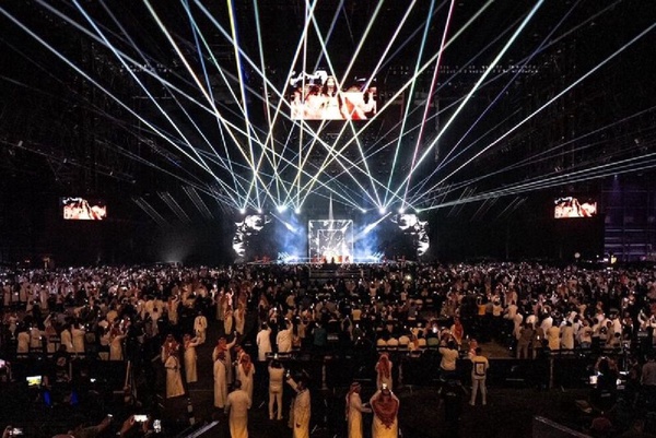 دیسکوی صحرایی در چند کیلومتری مسجدالنبی (ص) +فیلم