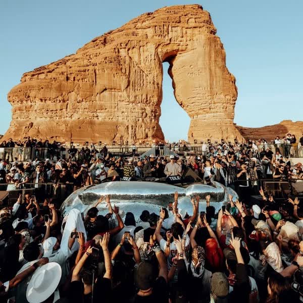 دیسکوی صحرایی در چند قدمی مسجدالنبی