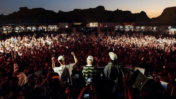 دیسکوی صحرایی در چند قدمی مسجدالنبی