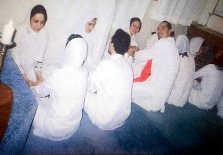 علت جذب زنان به فرقه ها  