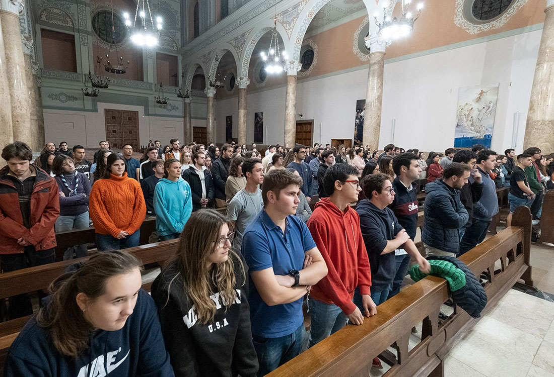 رستاخیز مذهبی در انگلیس: جوانان به کلیسا بازمی‌گردند  