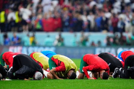 دین و فوتبال در جام جهانی ۲۰۲۶؛ از سجده لامین یامال تا حلقه دعای مسیحیان